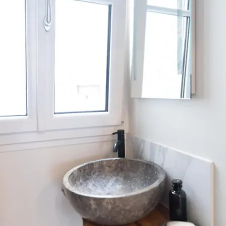 Refurbished T2 Near Place Du Trocadéro * Parigi